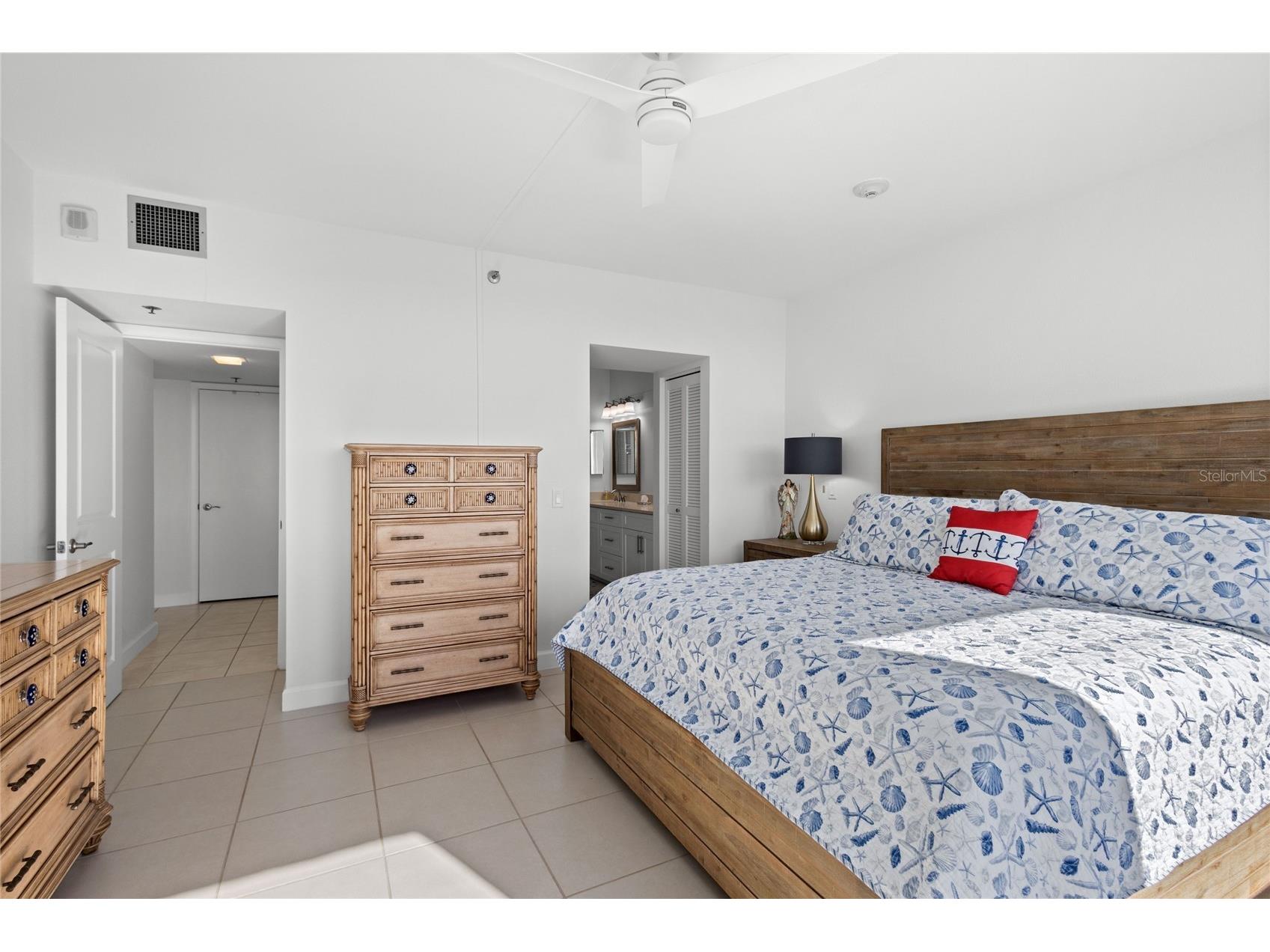 1065 Gulf Of Mexico Drive #402 Longboat Key FL 34228 - GULF AND SARASOTA BAY A4666641 image19
