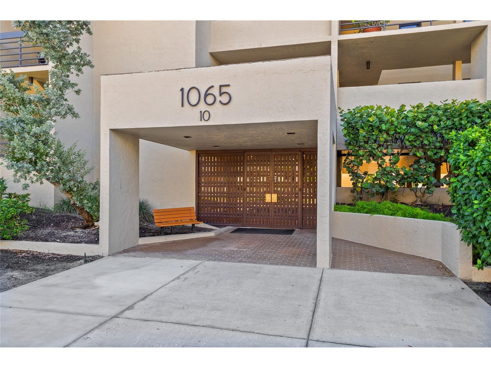 1065 Gulf Of Mexico Drive #402 Longboat Key FL 34228 - GULF AND SARASOTA BAY A4666641 image3
