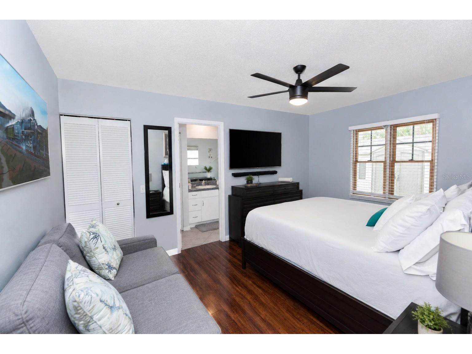 1065 Lewis Avenue Sarasota FL 34237 A4695338 image14