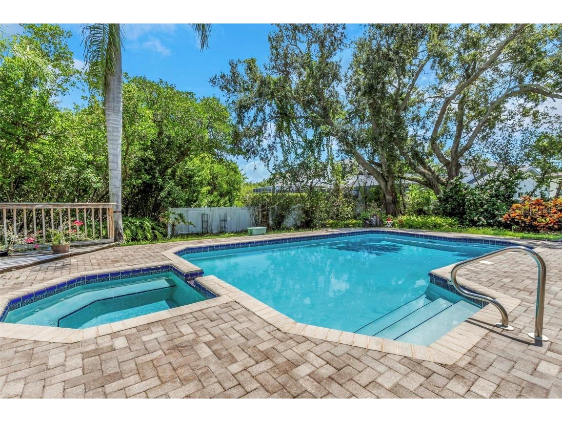 1065 Sable Court NE Saint Petersburg FL 33702 W7878146 image2