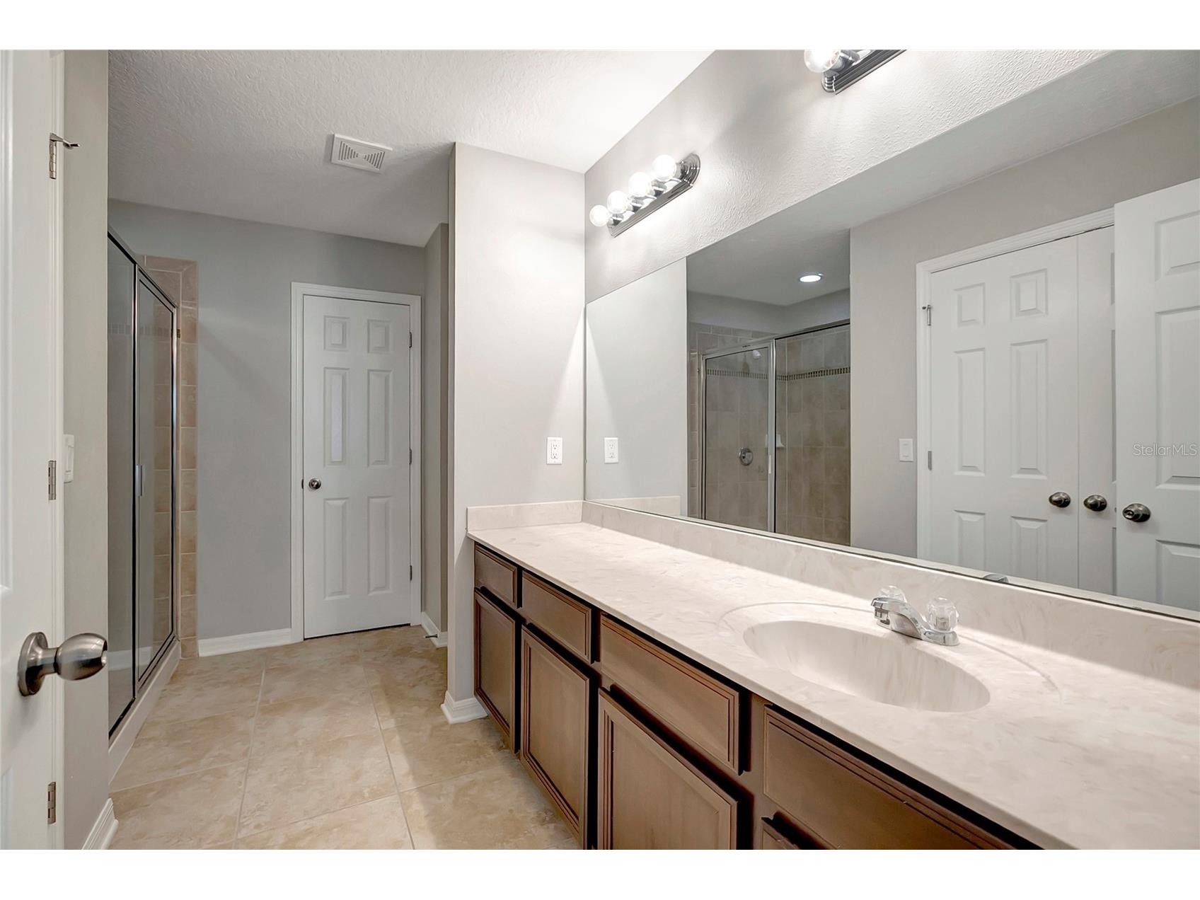 10653 Pictorial Park Drive Tampa FL 33647 TB8488323 image35