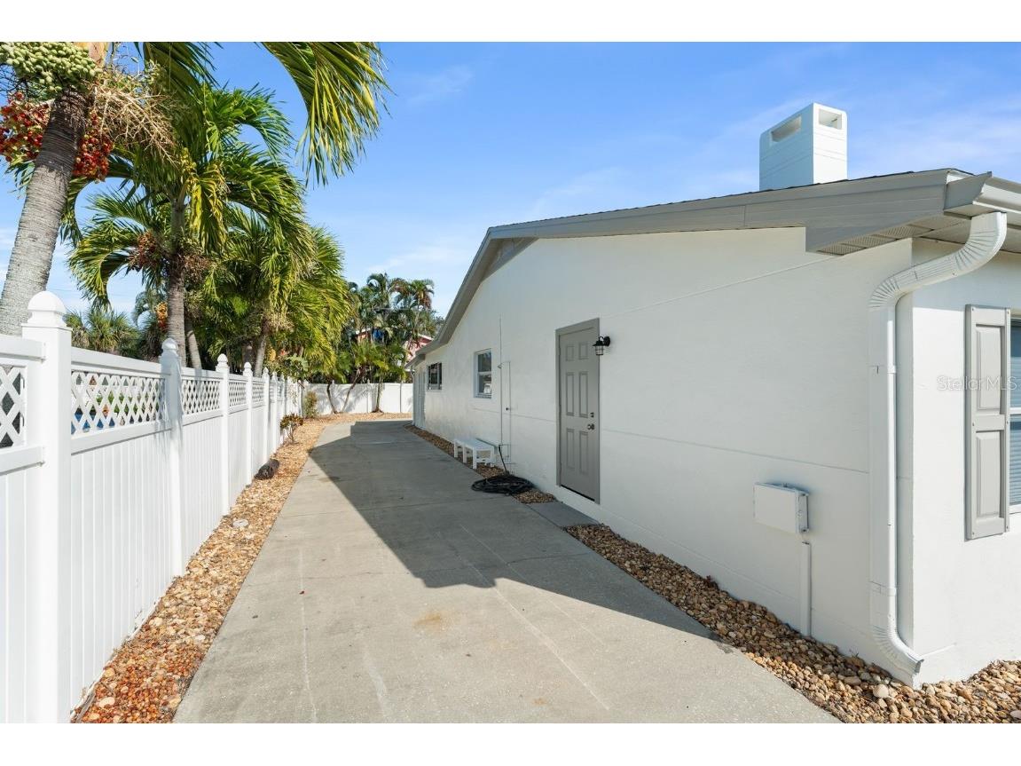 107 4th Street Belleair Beach FL 33786 O6363185 image3