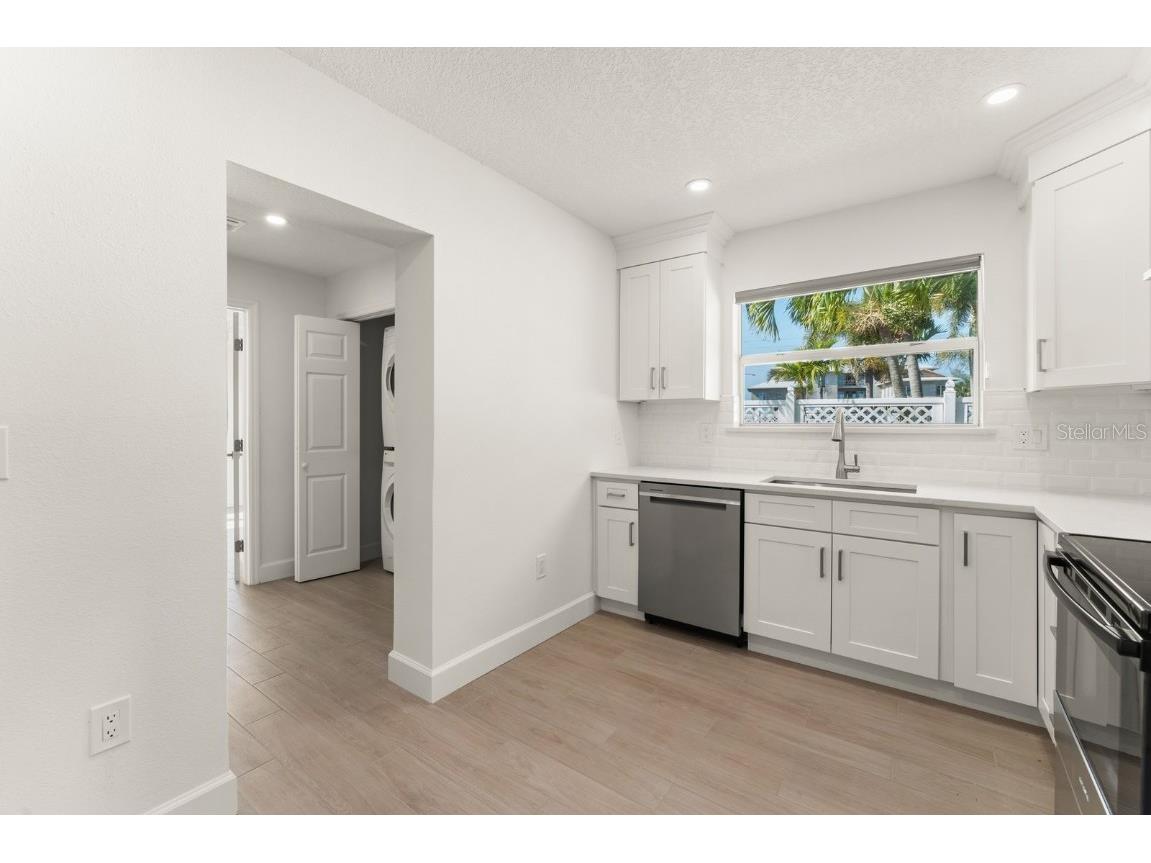 107 4th Street Belleair Beach FL 33786 O6363185 image9