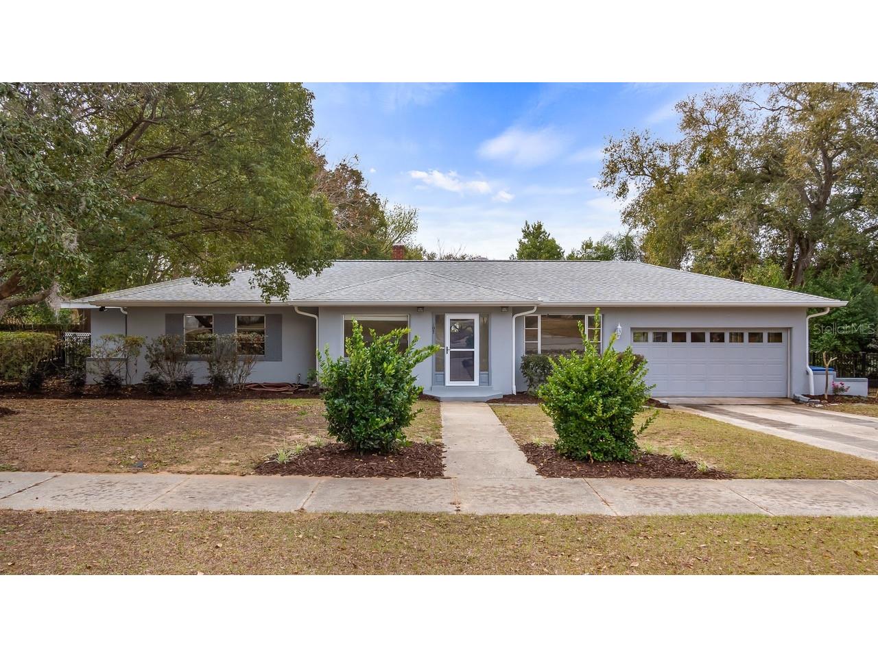 107 E Magnolia Avenue Howey In The Hills FL 34737 - LITTLE LAKE HARRIS G5108555 image1