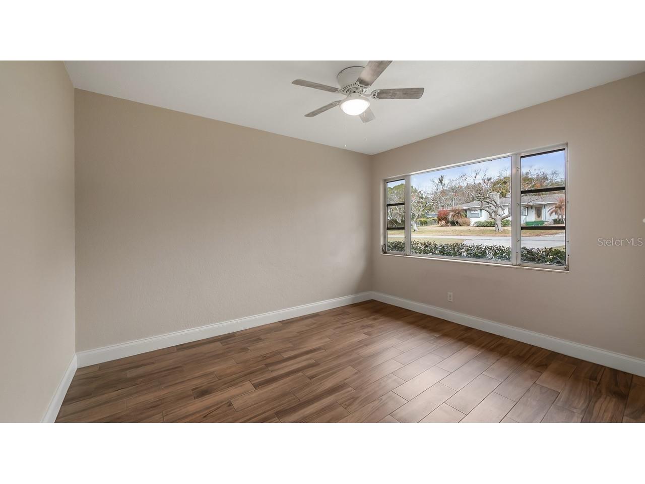 107 E Magnolia Avenue Howey In The Hills FL 34737 - LITTLE LAKE HARRIS G5108555 image11