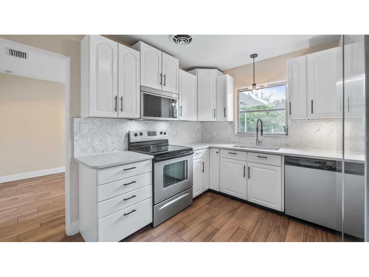 107 E Magnolia Avenue Howey In The Hills FL 34737 - LITTLE LAKE HARRIS G5108555 image15