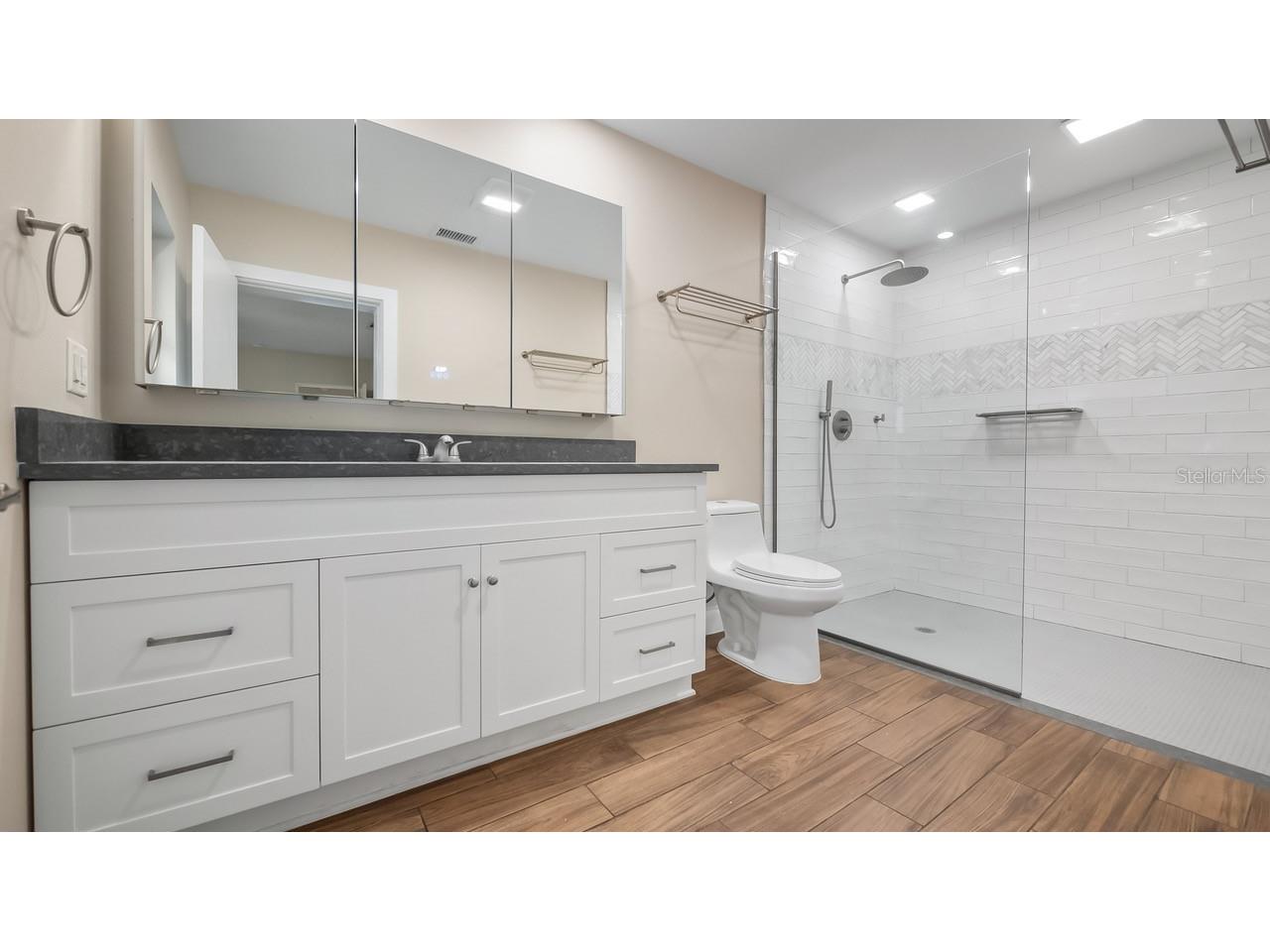 107 E Magnolia Avenue Howey In The Hills FL 34737 - LITTLE LAKE HARRIS G5108555 image21