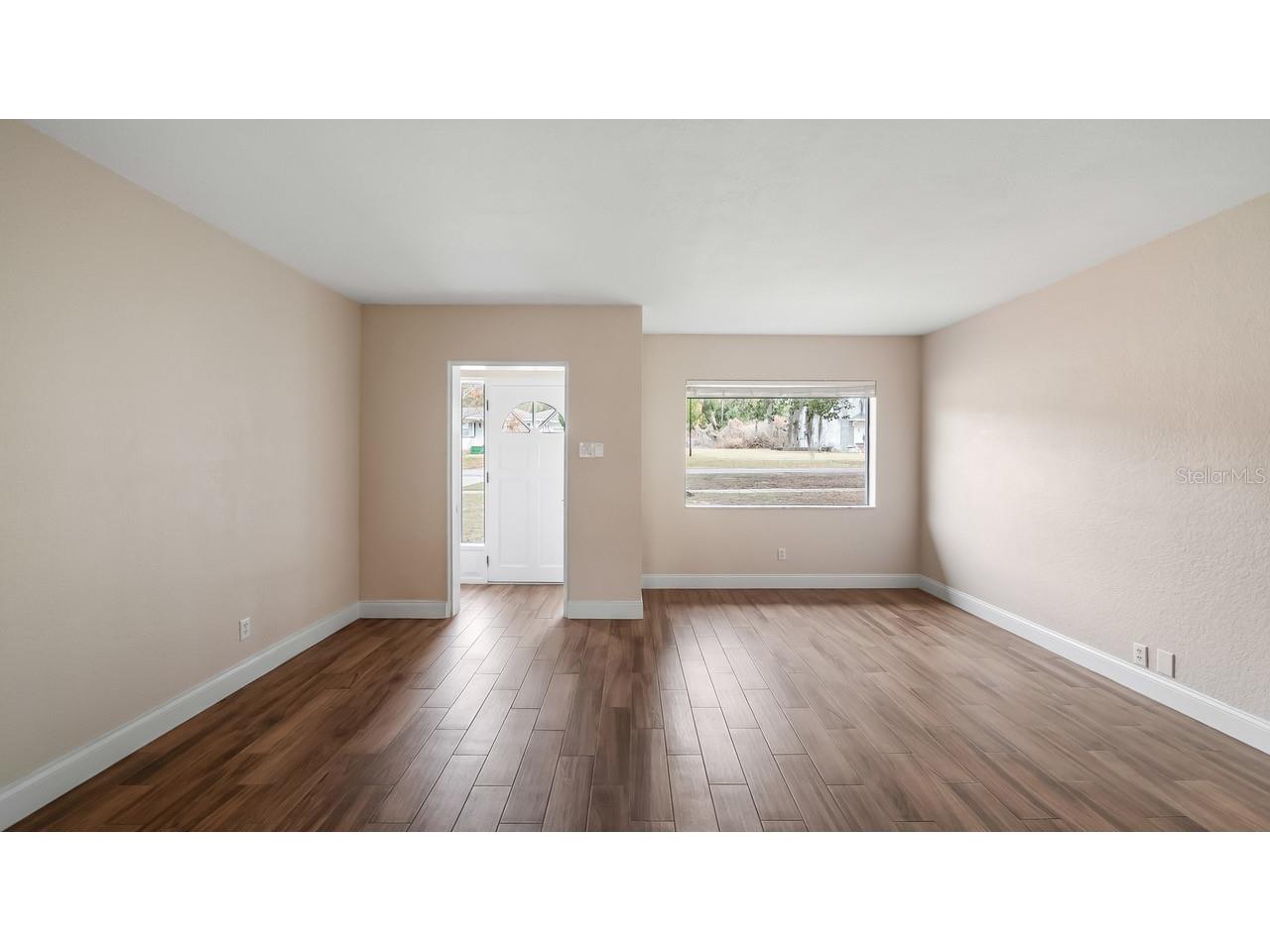 107 E Magnolia Avenue Howey In The Hills FL 34737 - LITTLE LAKE HARRIS G5108555 image7