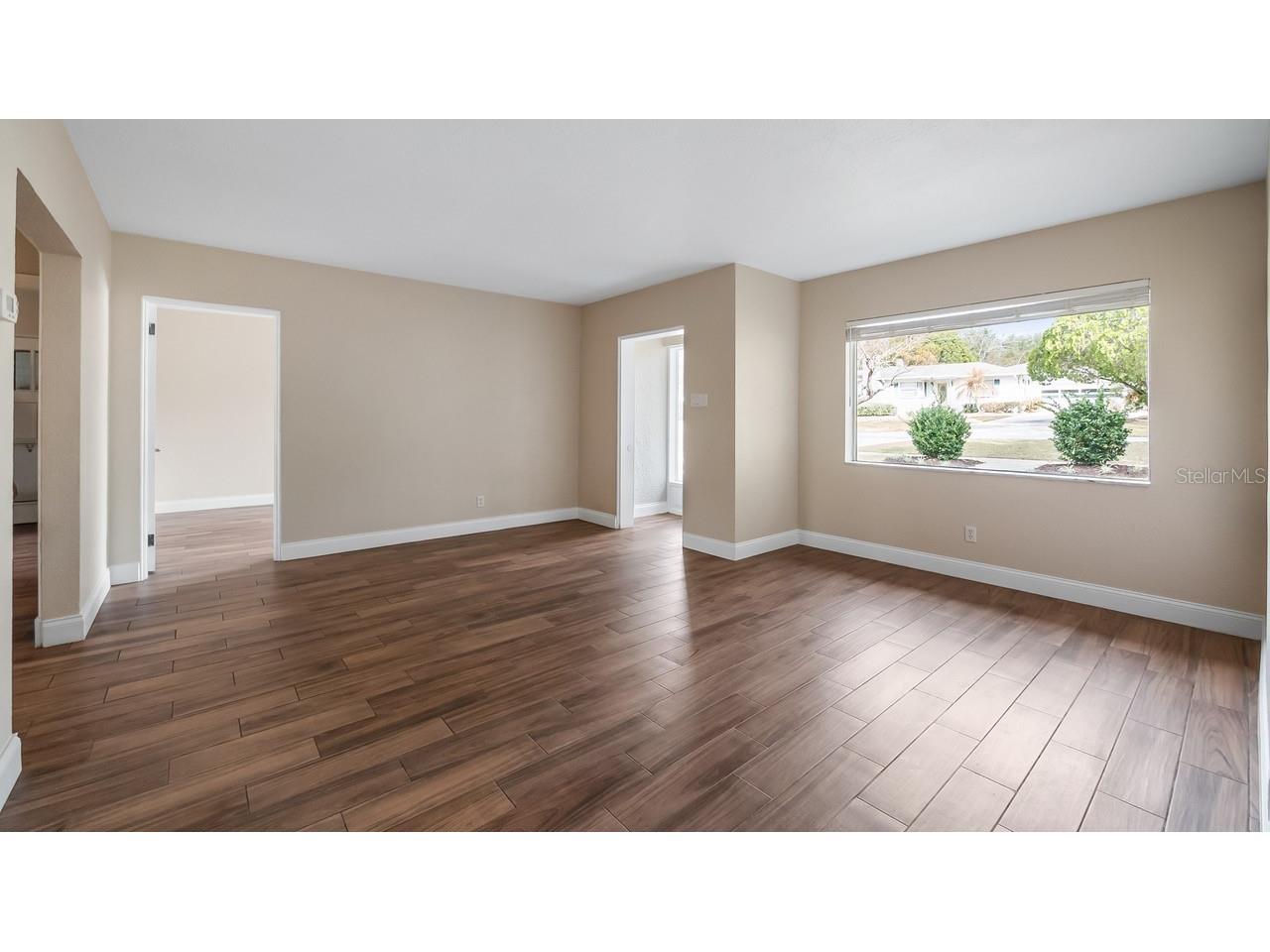 107 E Magnolia Avenue Howey In The Hills FL 34737 - LITTLE LAKE HARRIS G5108555 image8