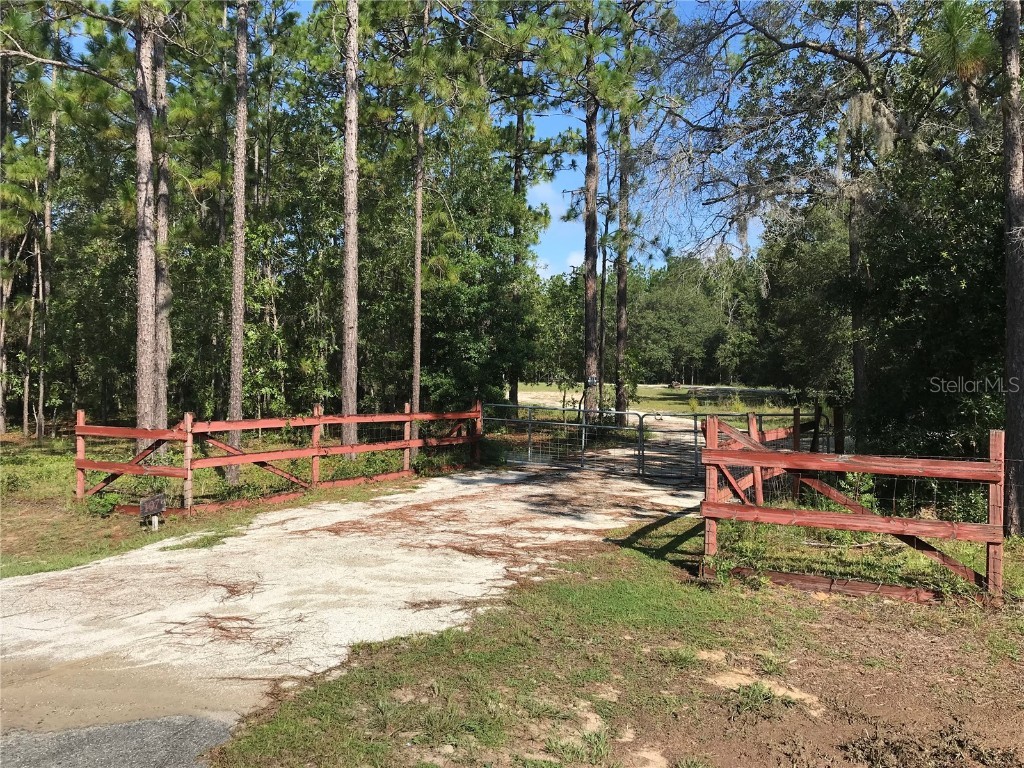 107 Hour Glass Circle Hawthorne FL 32640 - CUE LAKE U8208684 image1