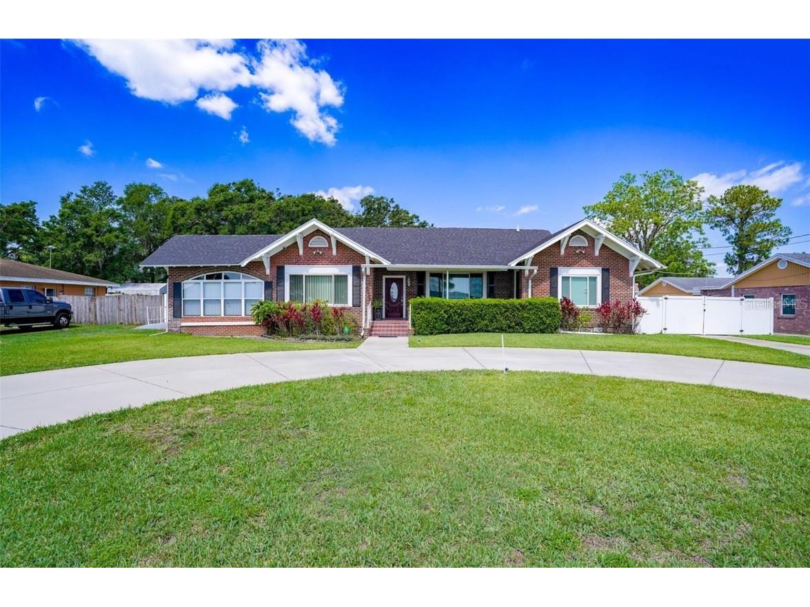 107 Lake Howard Drive NW Winter Haven FL 33880 - LAKE HOWARD L4957484 image1