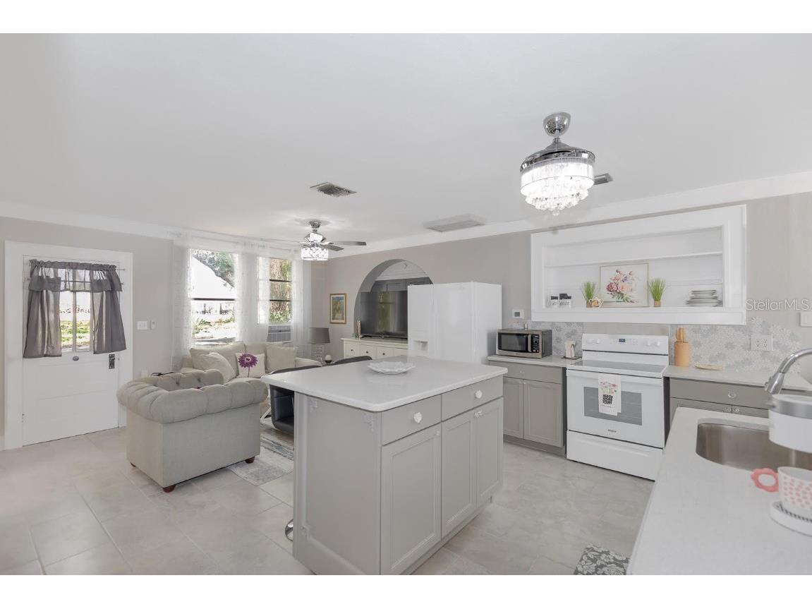 107 S Iona Drive #A Fruitland Park FL 34731 G5100224 image9