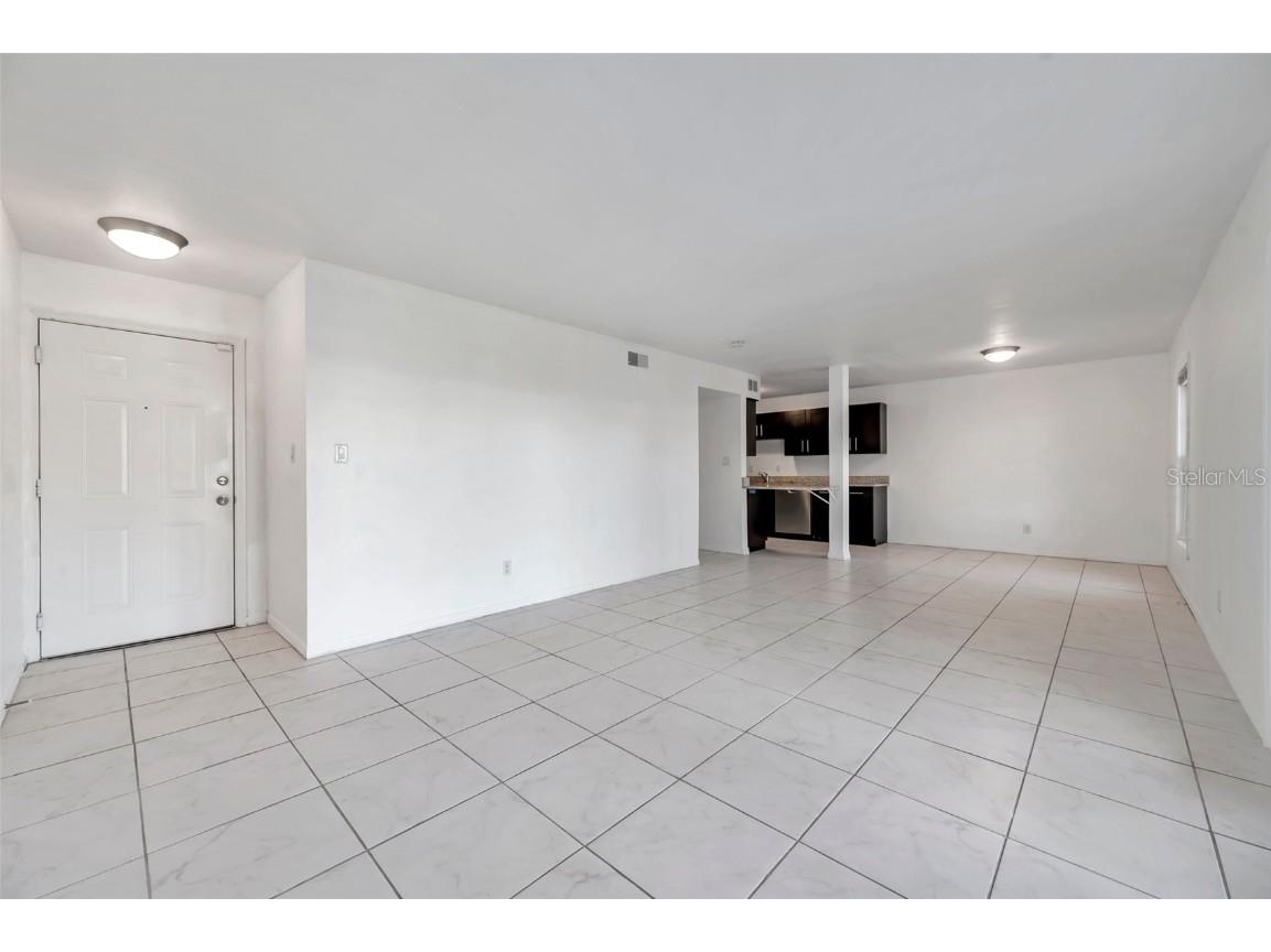 107 Seahorse Drive SE #A Saint Petersburg FL 33705 TB8339473 image3