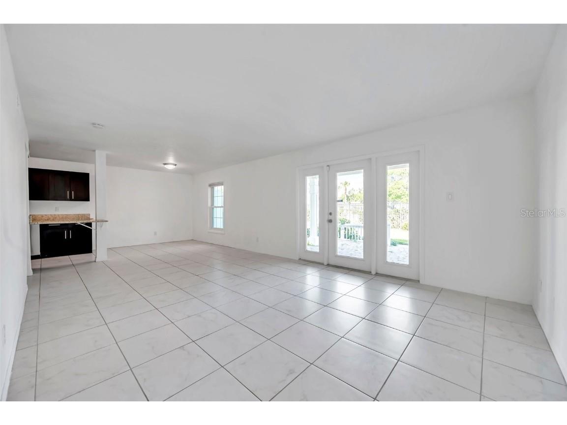 107 Seahorse Drive SE #A Saint Petersburg FL 33705 TB8339473 image7