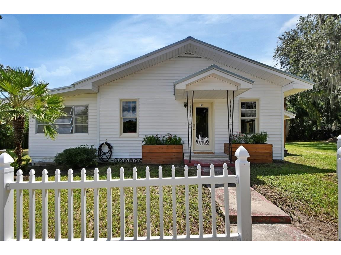 107 Siesta Court Deland FL 32724 V4937514 image1