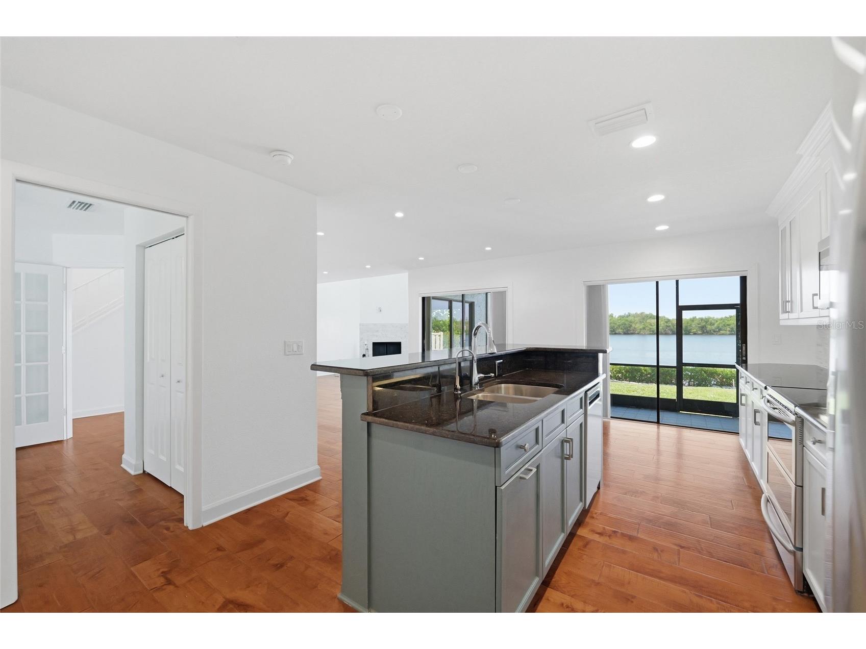 1070 Sanabel Court NE Saint Petersburg FL 33702 - RIVIERA BAY TB8509601 image10
