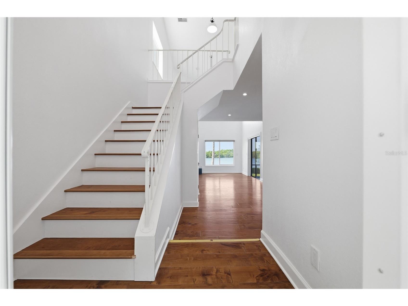1070 Sanabel Court NE Saint Petersburg FL 33702 - RIVIERA BAY TB8509601 image3