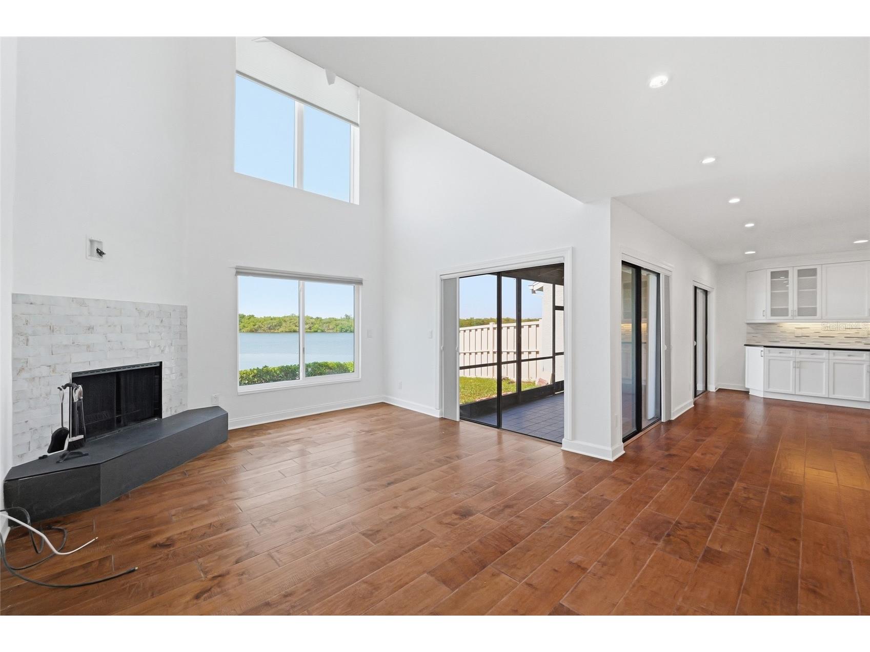 1070 Sanabel Court NE Saint Petersburg FL 33702 - RIVIERA BAY TB8509601 image4