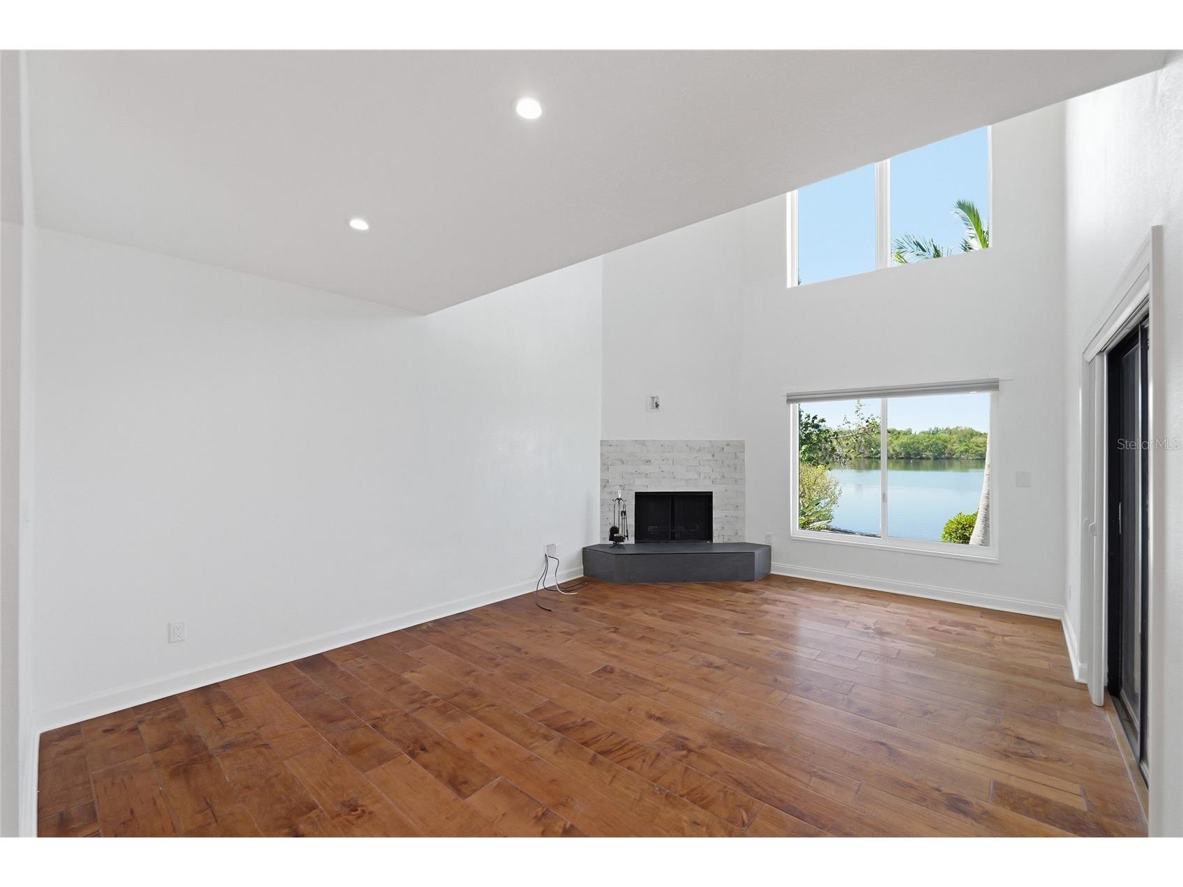 1070 Sanabel Court NE Saint Petersburg FL 33702 - RIVIERA BAY TB8509601 image5