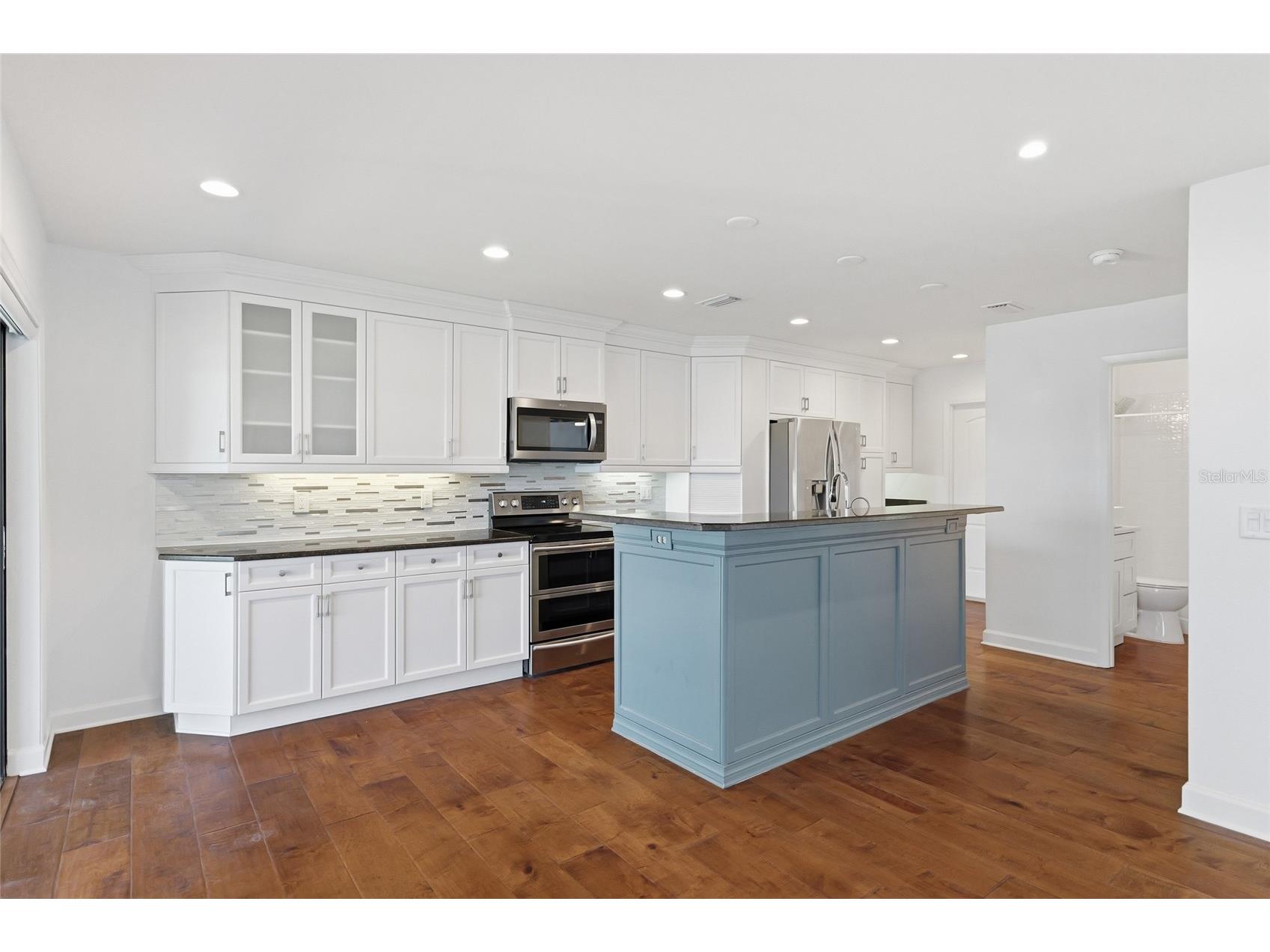 1070 Sanabel Court NE Saint Petersburg FL 33702 - RIVIERA BAY TB8509601 image9