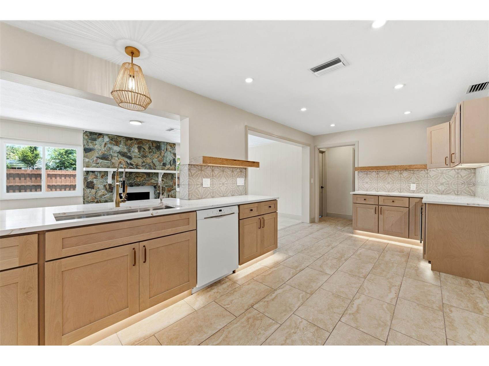 10711 Frances Ln Largo FL 33774 TB8523132 image15