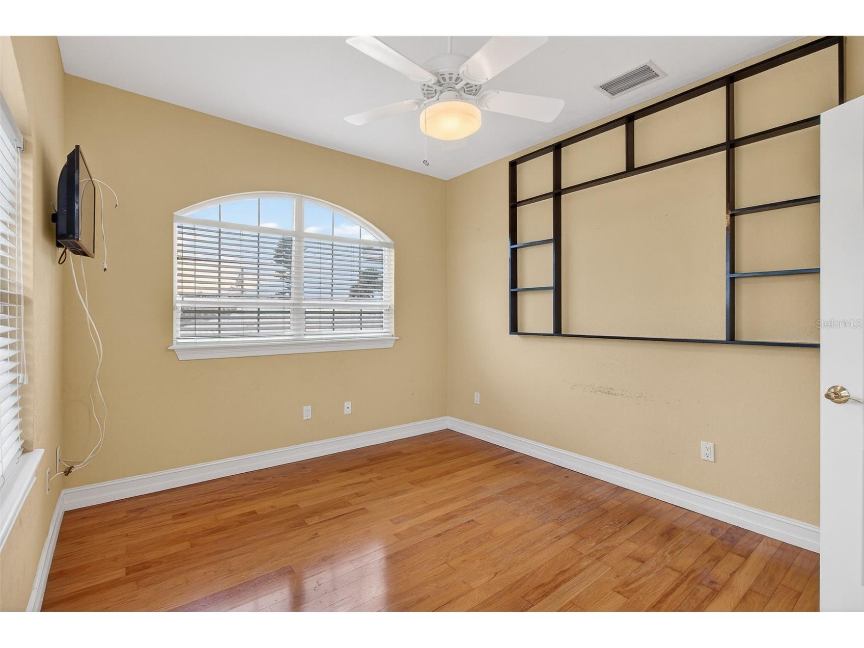1073 79th Street S Saint Petersburg FL 33707 TB8462975 image40