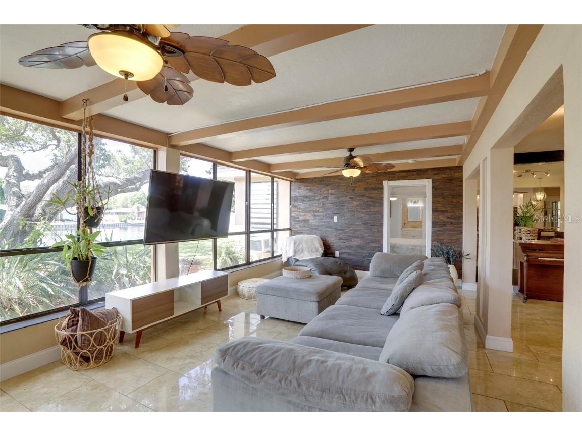 10730 52nd Avenue N Saint Petersburg FL 33708 TB8396592 image3