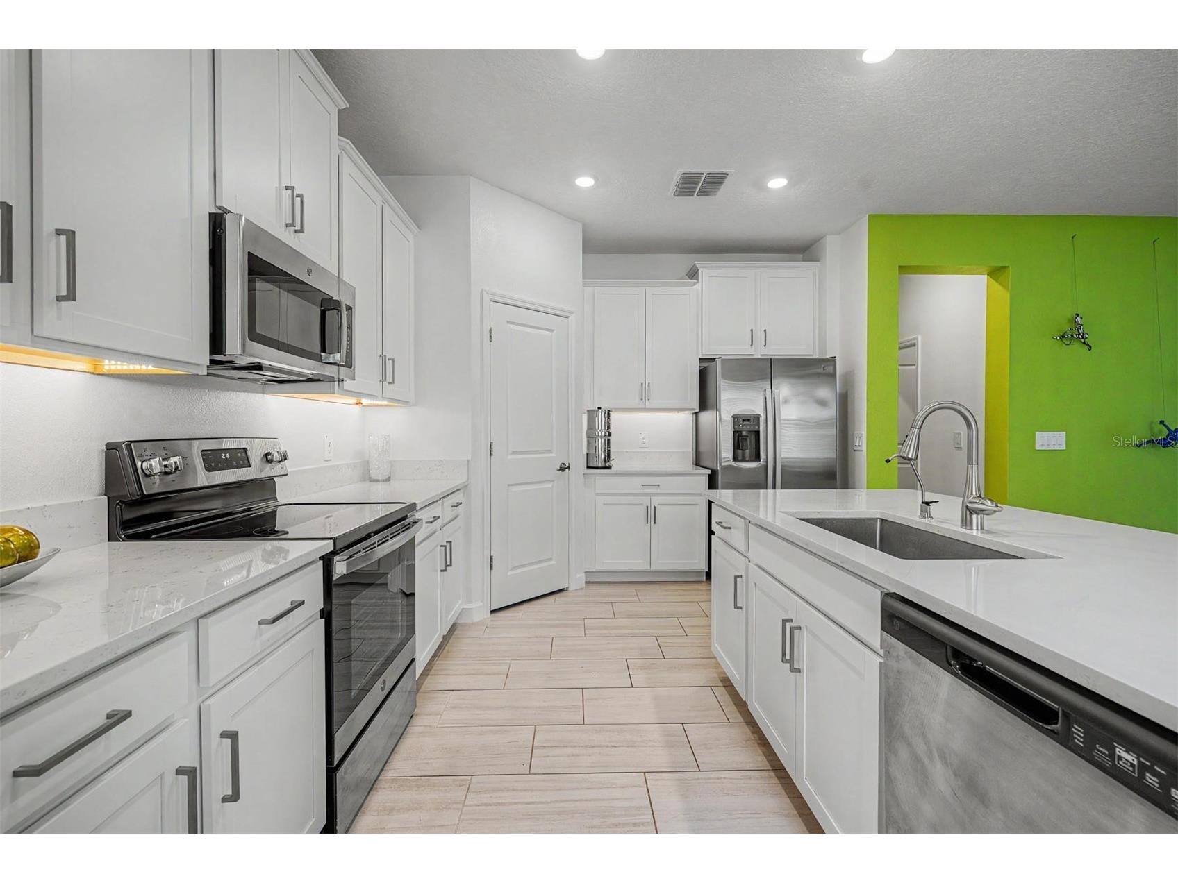 10733 Tupper Cay Drive San Antonio FL 33576 TB8514888 image5