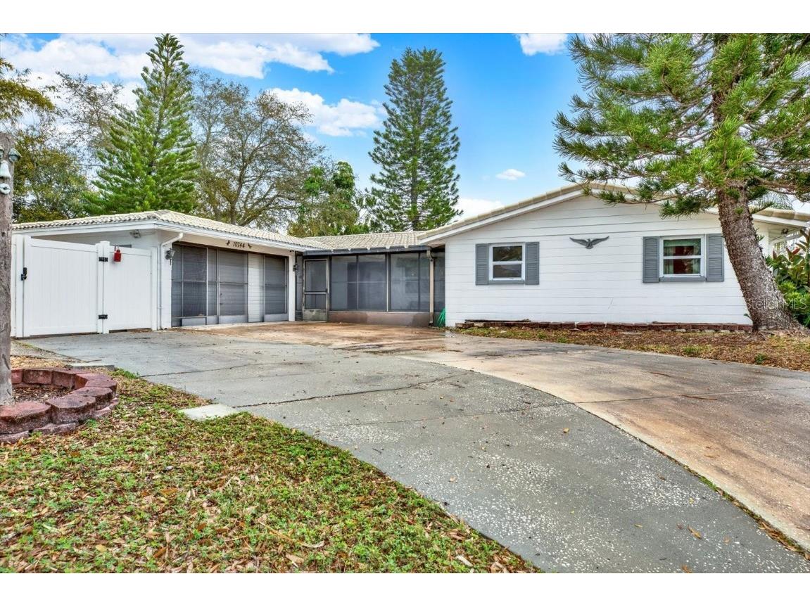 10744 Drummond Road Tampa FL 33615 - CANAL TO MOBBLY BAY AND OLD TB U8230246 image1