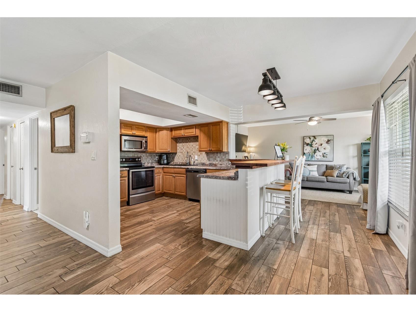 10748 Village Green Ave Seminole FL 33772 TB8526758 image4