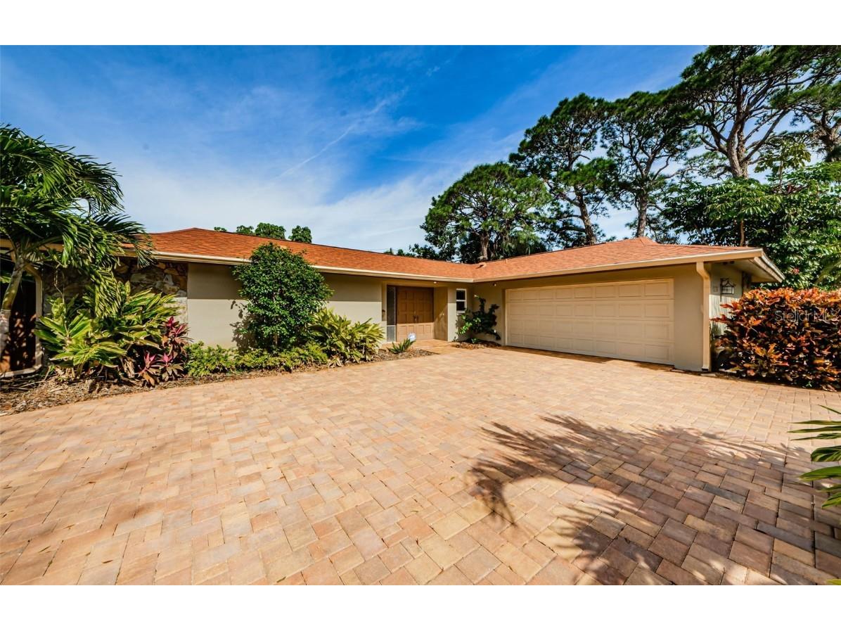 1079 Serpentine Drive S Saint Petersburg FL 33705 T3497523 image1