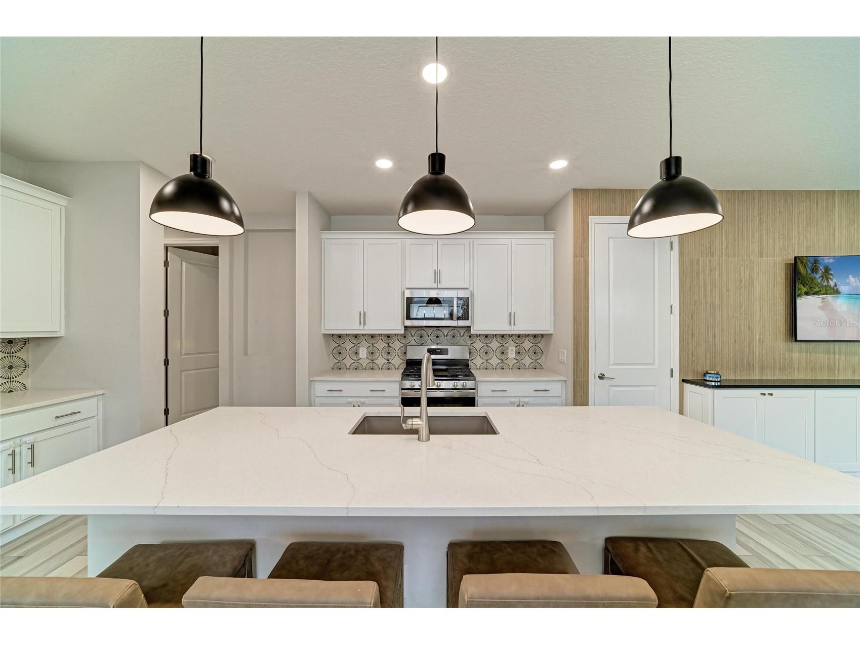 1079 Waterline Court Sarasota FL 34240 A4696172 image16