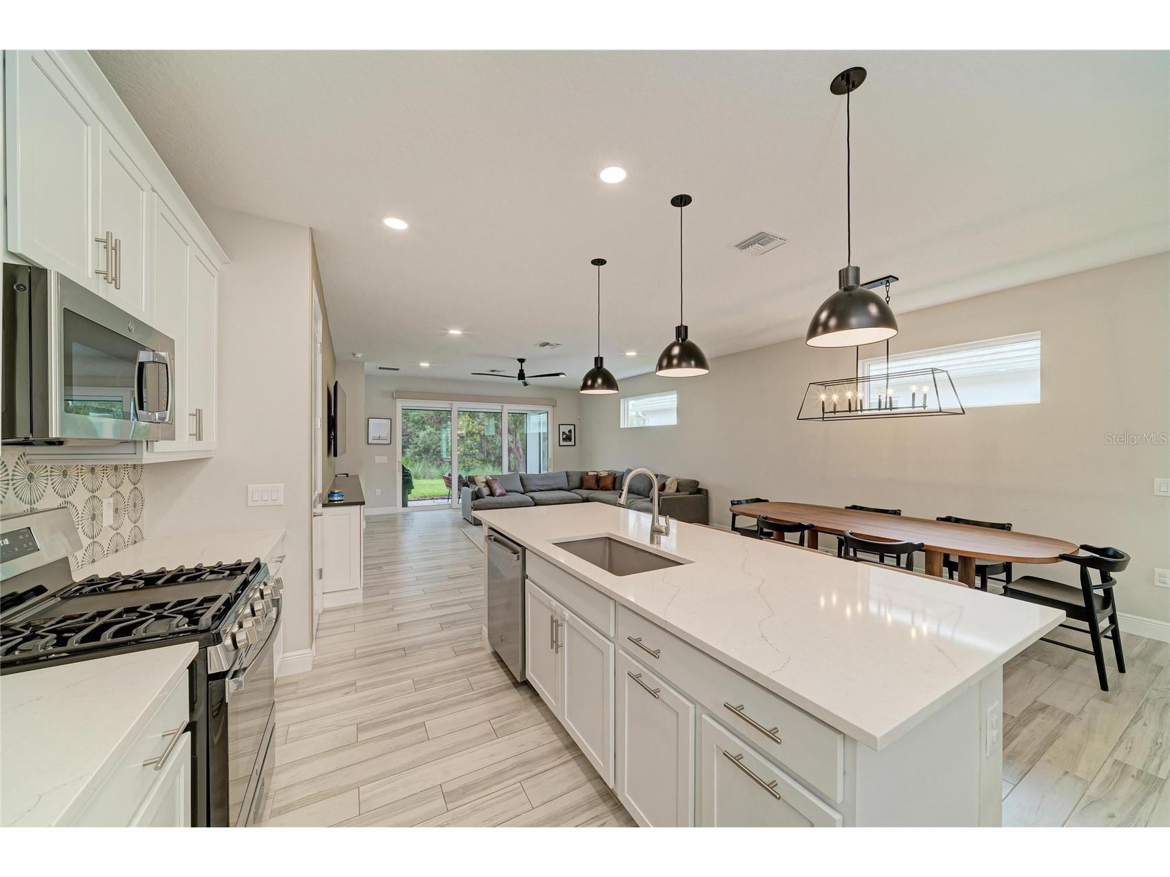 1079 Waterline Court Sarasota FL 34240 A4696172 image2