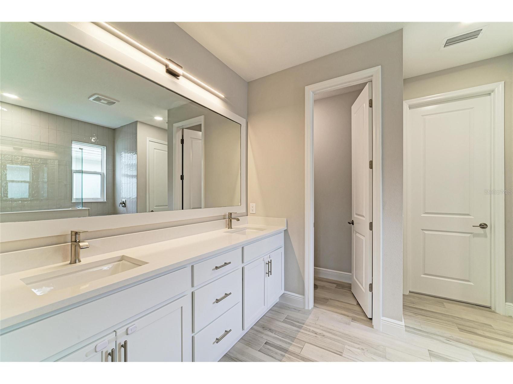 1079 Waterline Court Sarasota FL 34240 A4696172 image29