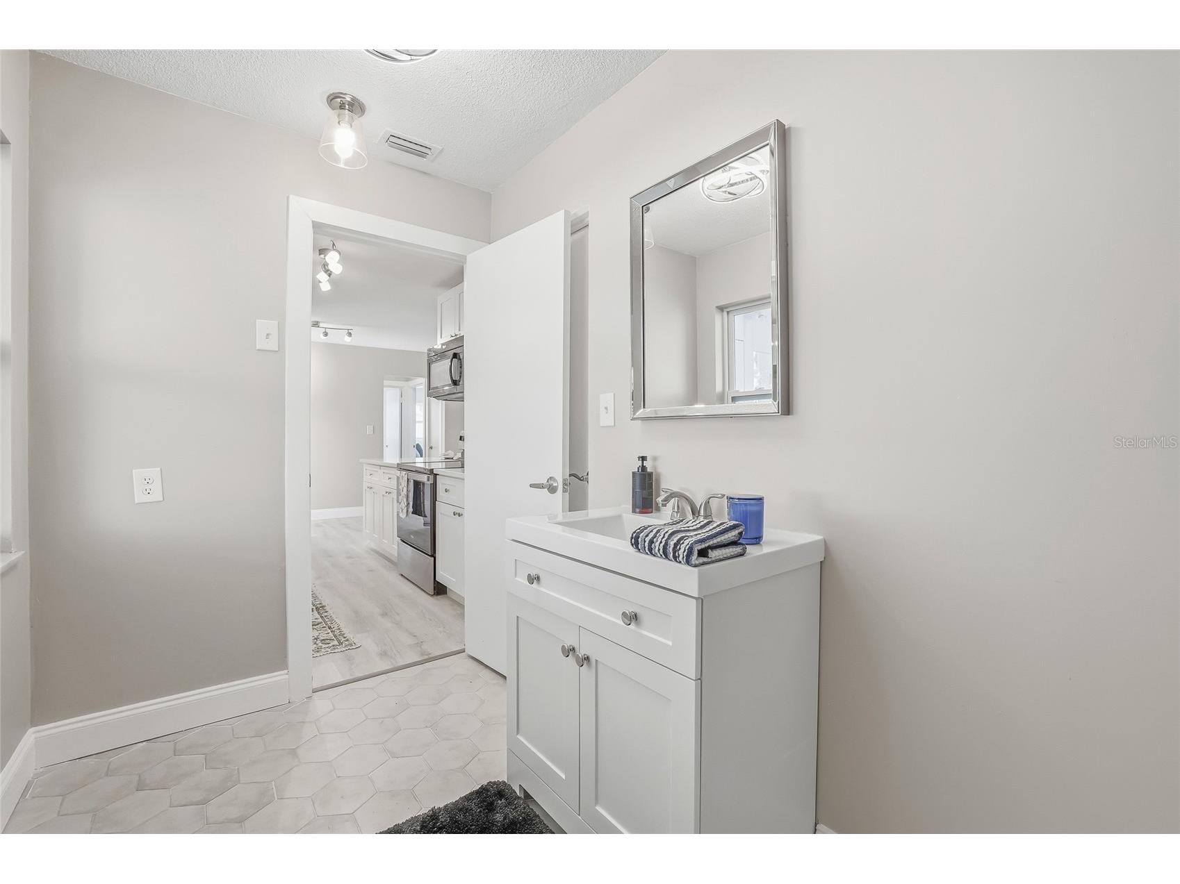 10799 99th Place Seminole FL 33772 TB8466134 image15