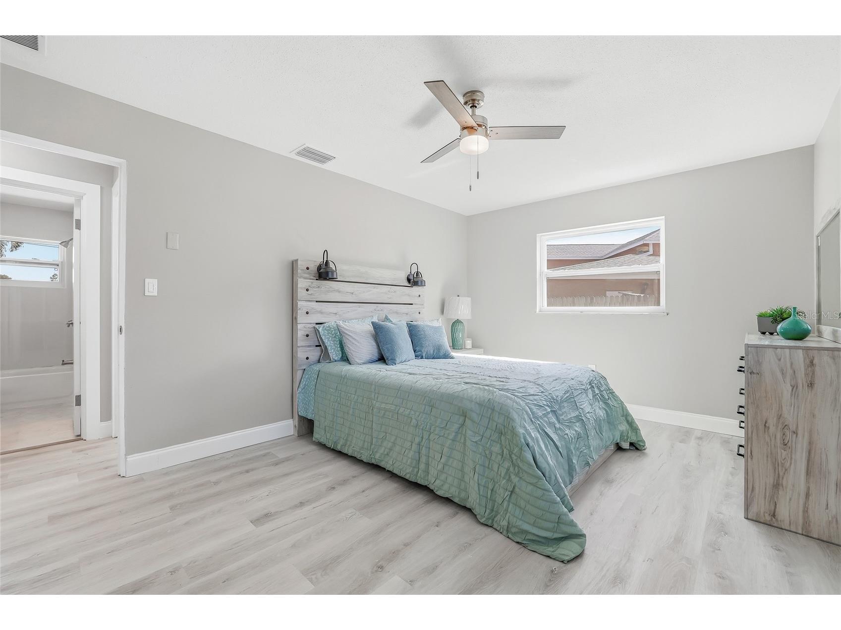 10799 99th Place Seminole FL 33772 TB8466134 image17