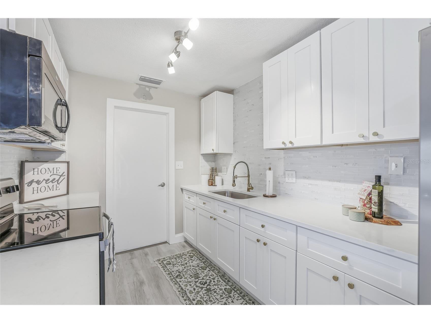 10799 99th Place Seminole FL 33772 TB8466134 image8