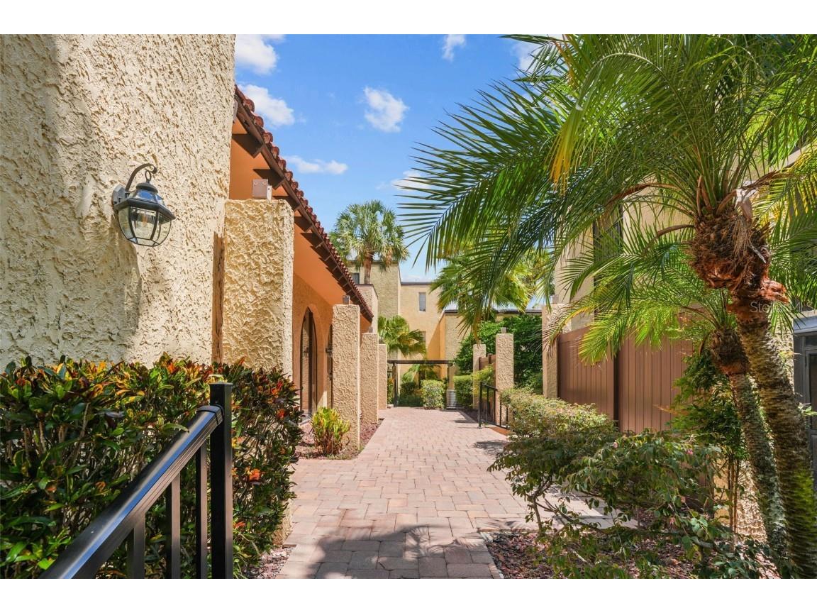 108 Alameda Court #236 Tampa FL 33609 TB8448609 image40