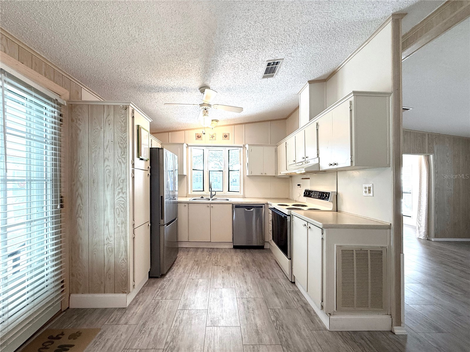 108 N Saint George Circle Apollo Beach FL 33572 TB8474794 image6