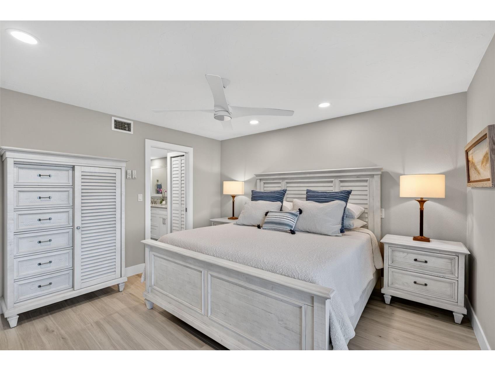 1080 W Peppertree Lane #305A Sarasota FL 34242 A4690895 image29