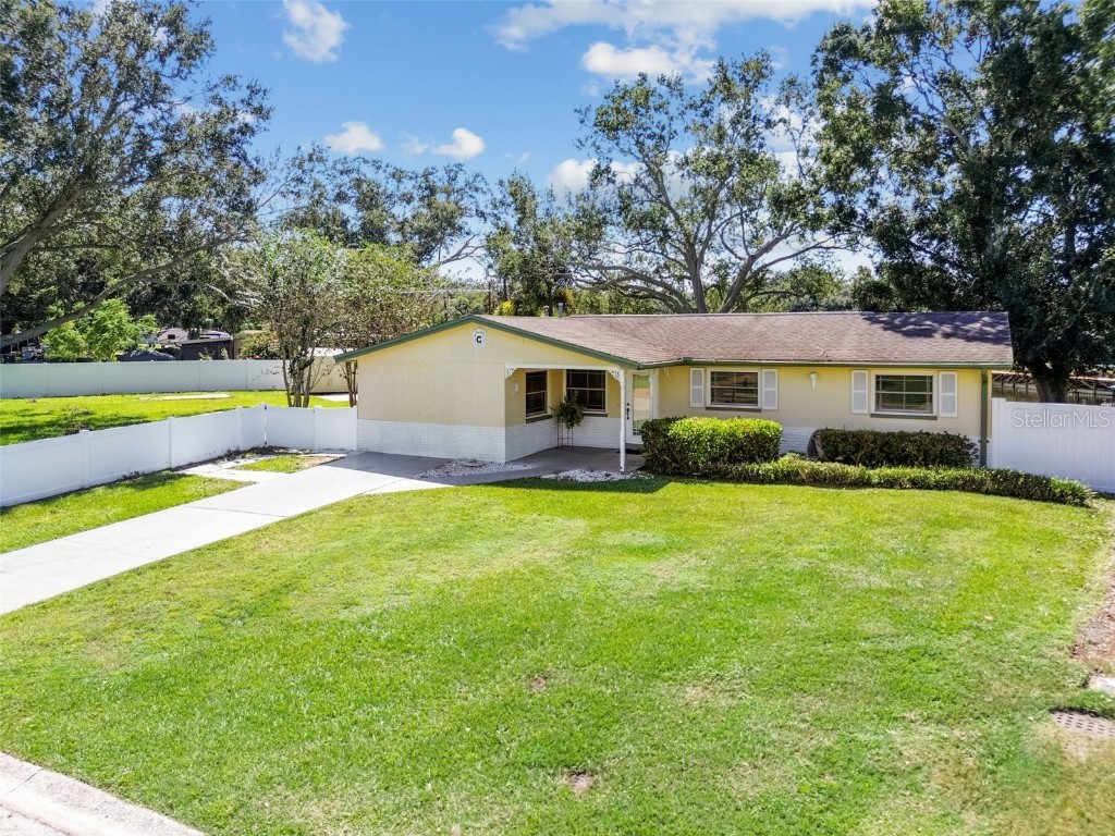 10818 111th Street Seminole FL 33778 TB8308518 image1