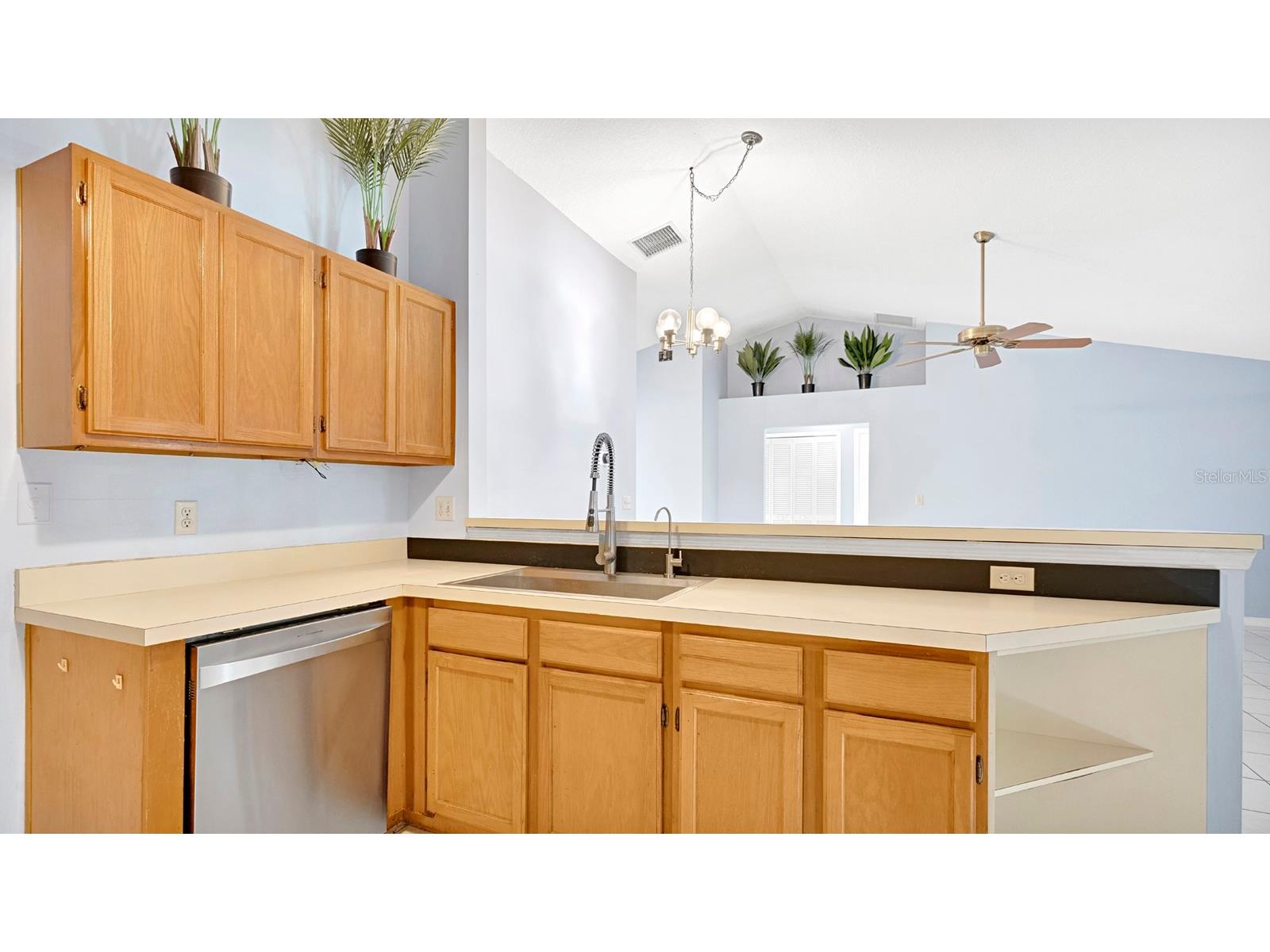 1082 Covington Street Oviedo FL 32765 O6405963 image9