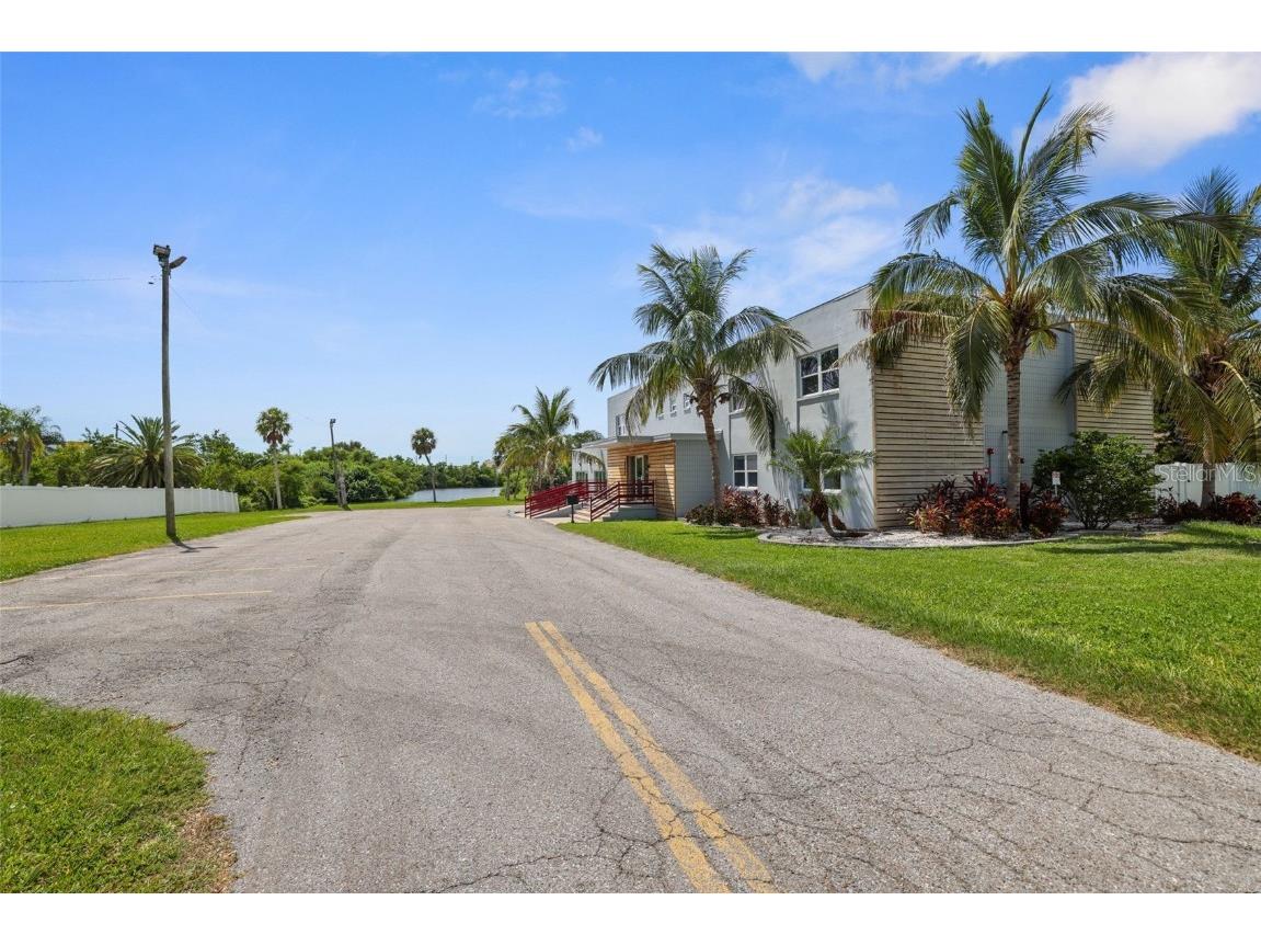 10830 Navajo Drive Saint Petersburg FL 33708 TB8432031 image95