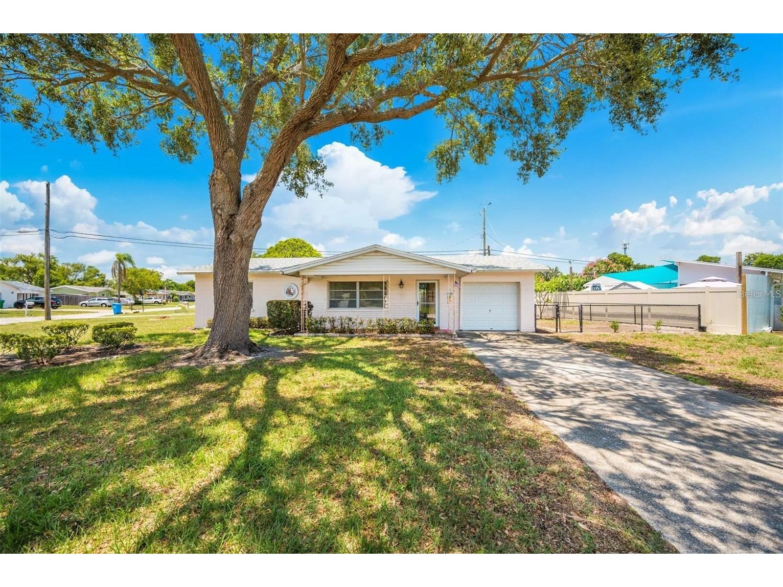 10833 111th Place N Seminole FL 33778 TB8521973 image1