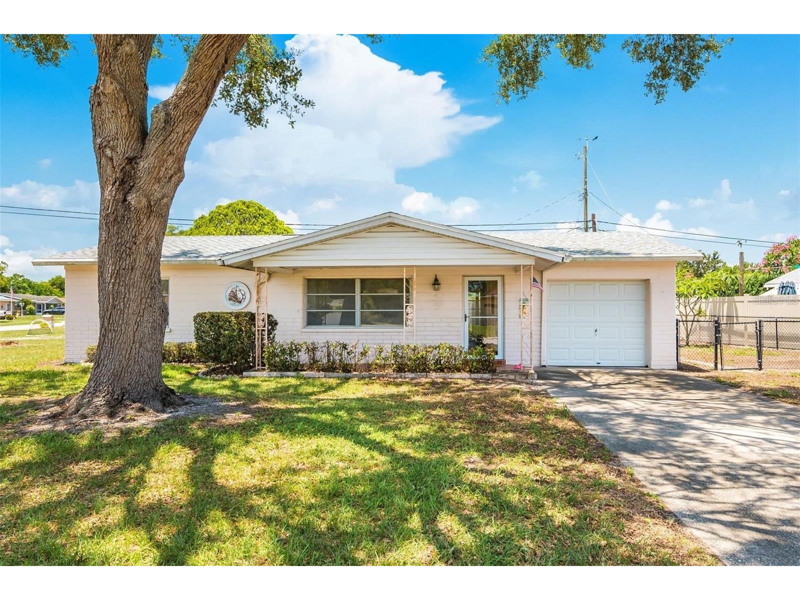 10833 111th Place N Seminole FL 33778 TB8521973 image2