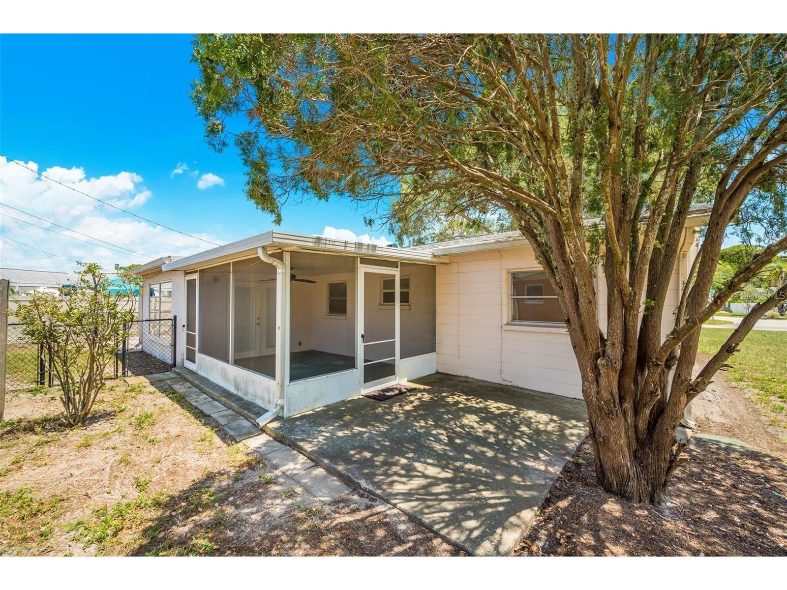 10833 111th Place N Seminole FL 33778 TB8521973 image36