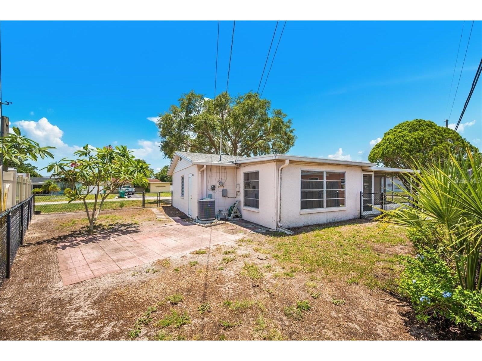 10833 111th Place N Seminole FL 33778 TB8521973 image38