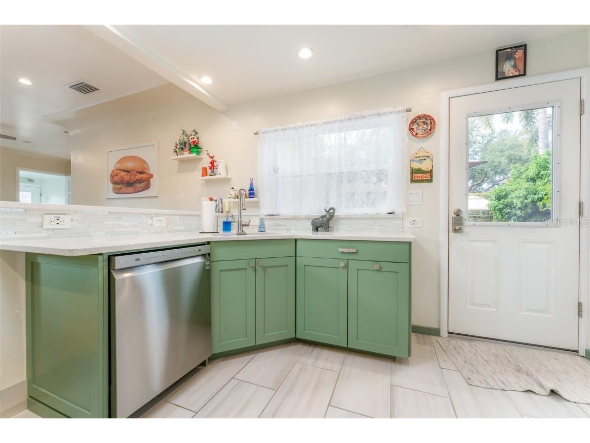 1085 16th Avenue N Saint Petersburg FL 33704 TB8450198 image10