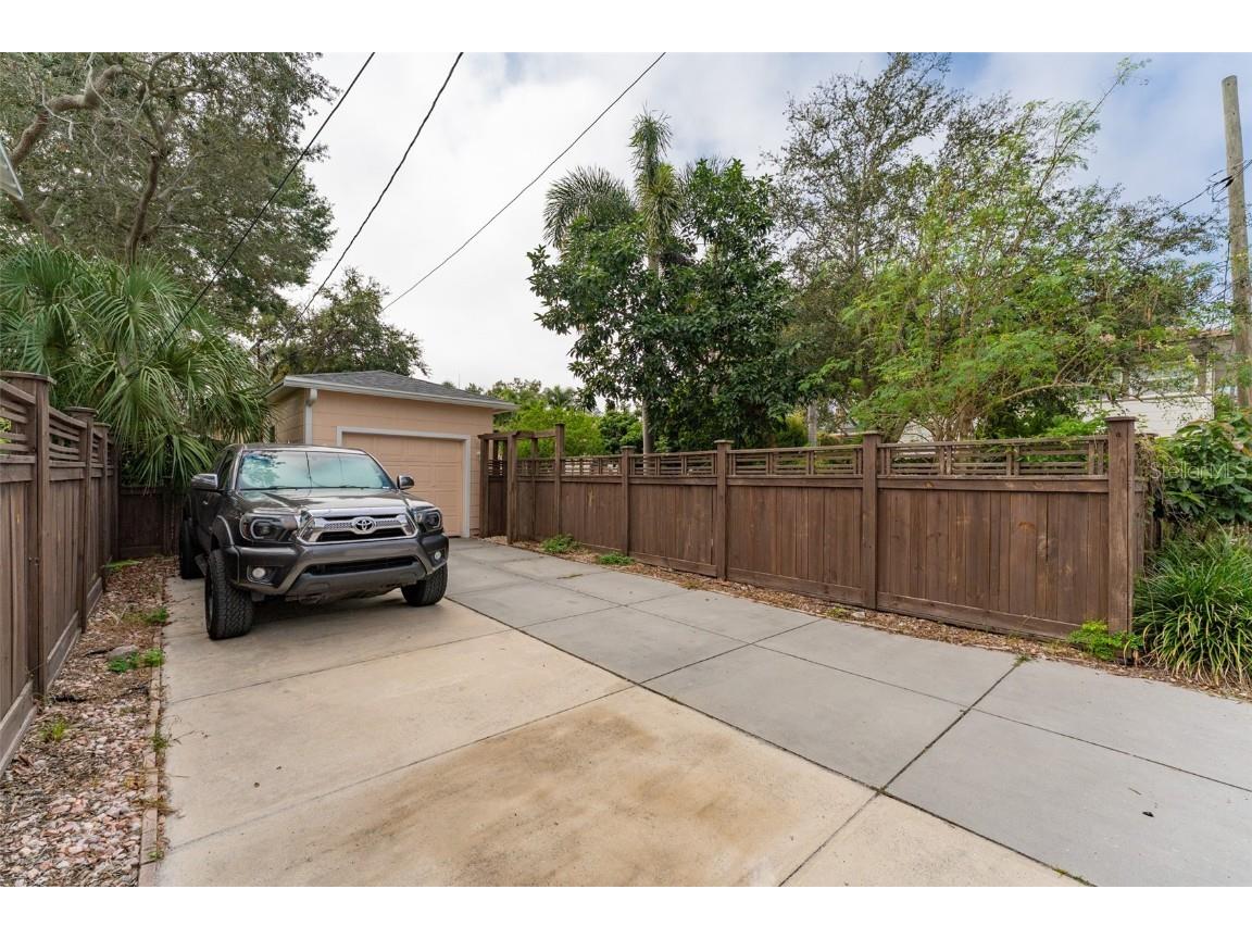 1085 16th Avenue N Saint Petersburg FL 33704 TB8450198 image32