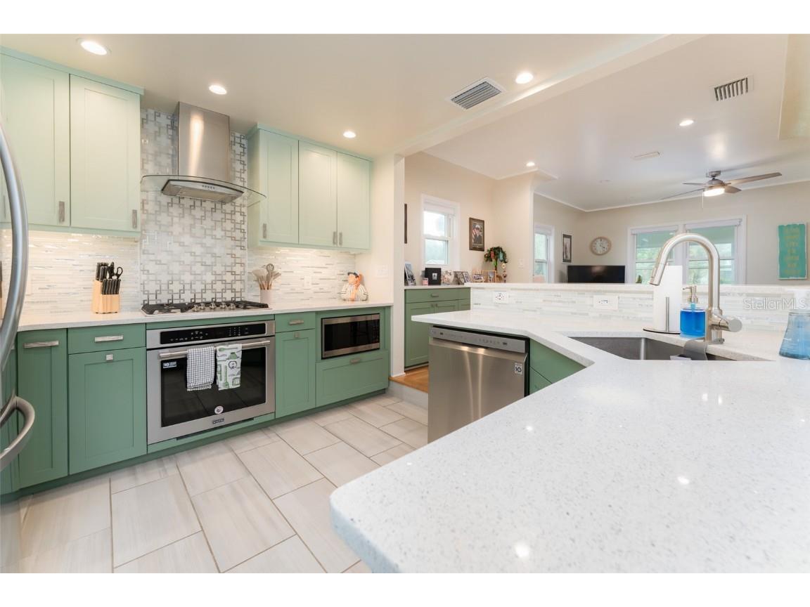 1085 16th Avenue N Saint Petersburg FL 33704 TB8450198 image7